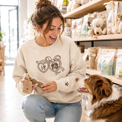 Sweatshirt mit individuell gesticktem Haustier-Porträt – Personalisiertes Rundhals-Sweatshirt mit Hunde-Herz-Medaillon und Namen – Geschenk für Hundemamas