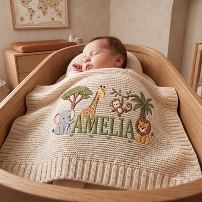Personalisierte Babydecke mit Löwenstickerei und Namen – Individuell gestaltete Giraffen-Safari-Strickdecke als Geschenk für Neugeborene, Geschenk für Jungen, Willkommensdecke für Babys