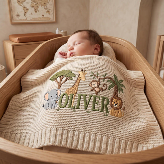 Personalisierte Babydecke mit Löwenstickerei und Namen – Individuell gestaltete Giraffen-Safari-Strickdecke als Geschenk für Neugeborene, Geschenk für Jungen, Willkommensdecke für Babys