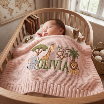 Personalisierte Babydecke mit Löwenstickerei und Namen – Individuell gestaltete Giraffen-Safari-Strickdecke als Geschenk für Neugeborene, Geschenk für Jungen, Willkommensdecke für Babys