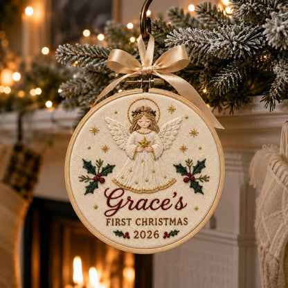 Personalisierter Stickrahmen mit Engel-Anhänger für das erste Weihnachtsfest – Religiöser Heiligenschein, Stechpalme, Gold, Christliches Andenken 2026, Weihnachtsgeschenk