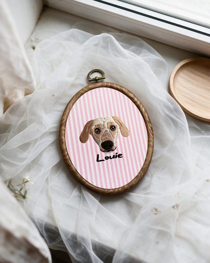 Bestickter, individueller Haustierfoto-Dekor, personalisiertes Erinnerungsstück mit Blumenmuster und Hundenamen, Gedenkrahmen für Haustiere, Geschenk für Tierliebhaber
