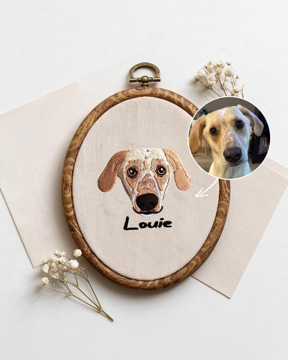 Bestickter, individueller Haustierfoto-Dekor, personalisiertes Erinnerungsstück mit Blumenmuster und Hundenamen, Gedenkrahmen für Haustiere, Geschenk für Tierliebhaber