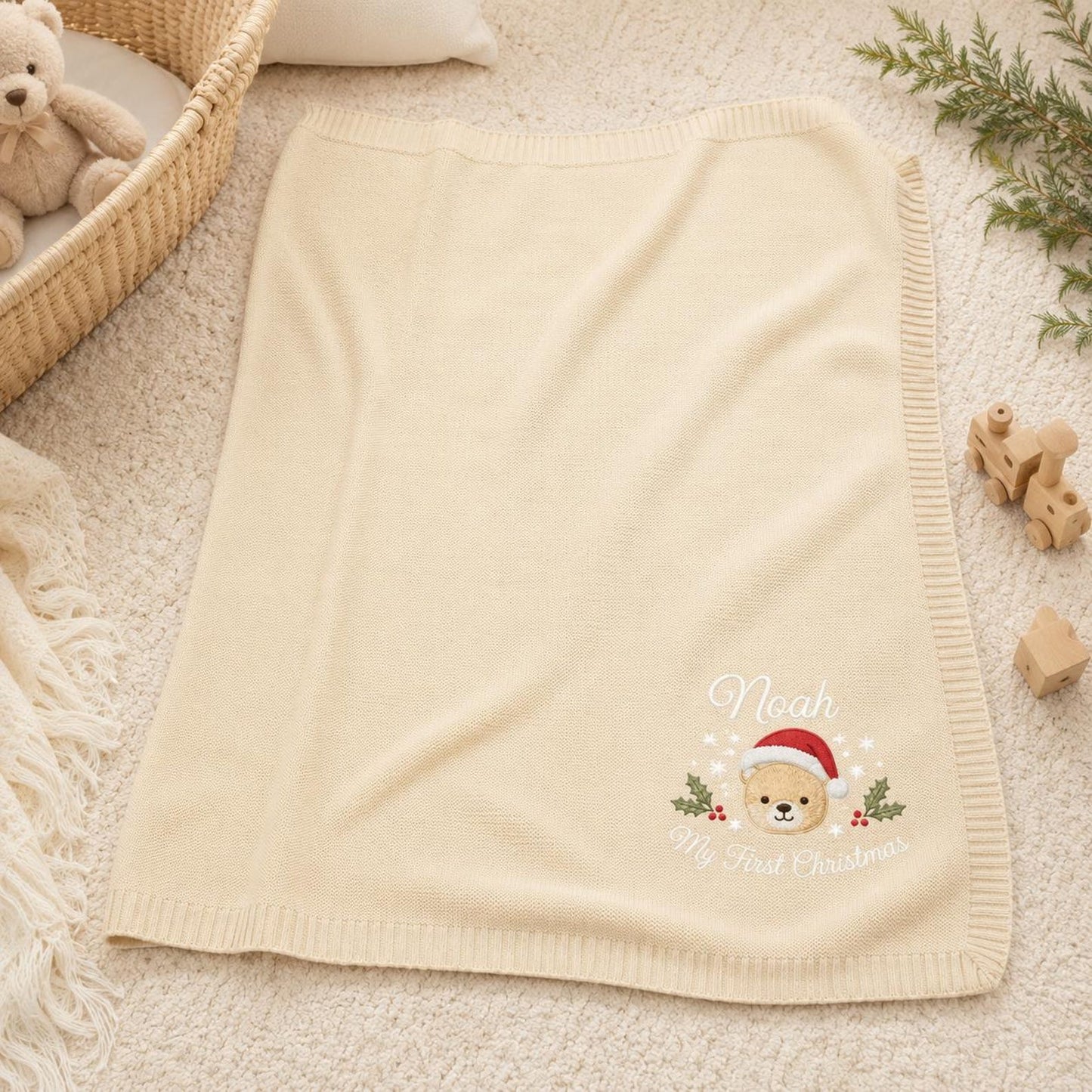 Personalisierte Weihnachtsstrickdecke mit Teddybärstickerei und Namen