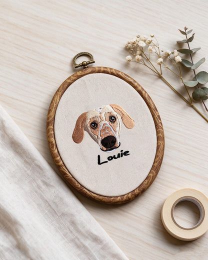 Bestickter, individueller Haustierfoto-Dekor, personalisiertes Erinnerungsstück mit Blumenmuster und Hundenamen, Gedenkrahmen für Haustiere, Geschenk für Tierliebhaber