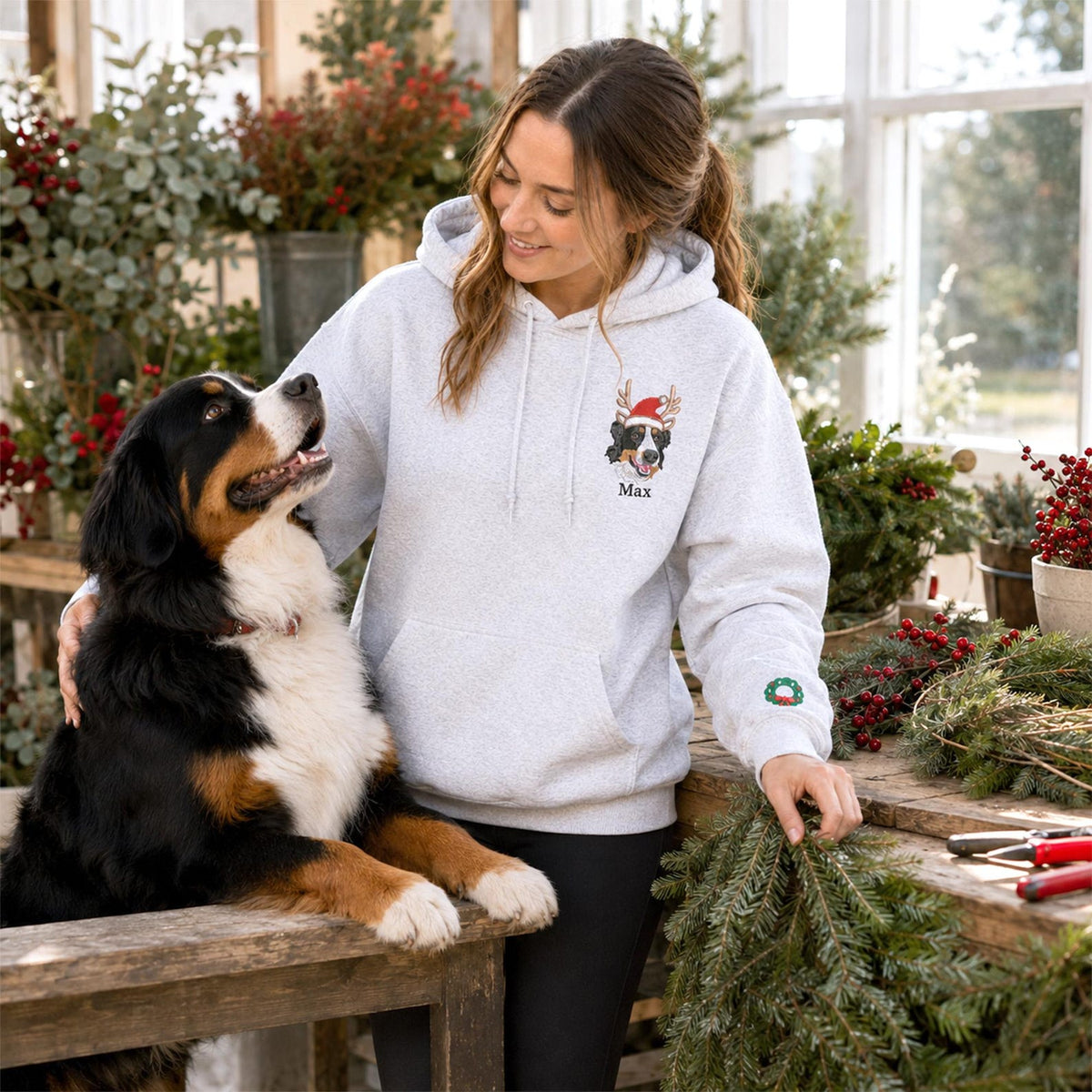 Bestickter Weihnachts-Hoodie mit individuellem Haustier-Porträt – personalisiertes Weihnachtsgeschenk für Hunde- oder Katzenbesitzer (mit Foto und Namen)