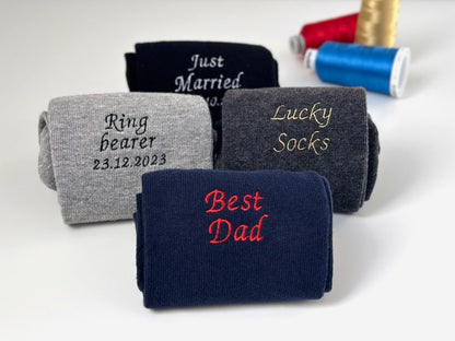 Handgefertigte, bestickte Socken – personalisiert mit Ihrem geheimen Spruch oder bedeutungsvollen Worten