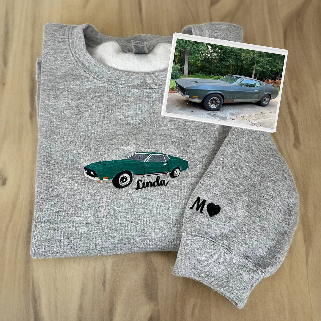 Besticktes Sweatshirt für Autofans – Individuelles Geschenk mit Ihrem Wunschmotiv
