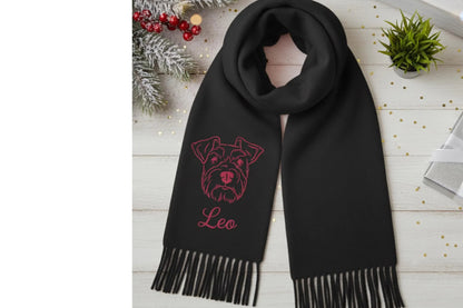 Lassen Sie Ihr Haustier besticken! Ein einzigartiger, personalisierter Schal ist das perfekte Geschenk.