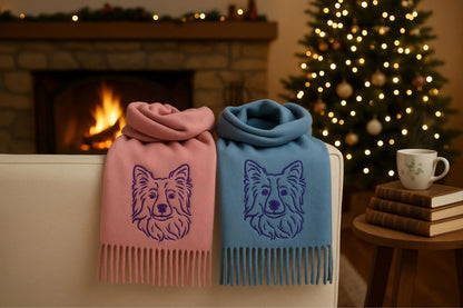 Lassen Sie Ihr Haustier besticken! Ein einzigartiger, personalisierter Schal ist das perfekte Geschenk.