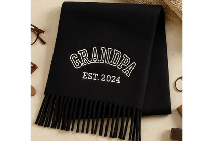 Wollschal mit Stickerei – Personalisierter Schal aus Wolle für sie & ihn