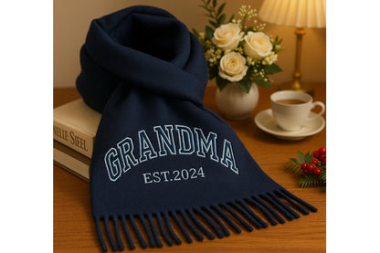 Wollschal mit Stickerei – Personalisierter Schal aus Wolle für sie & ihn