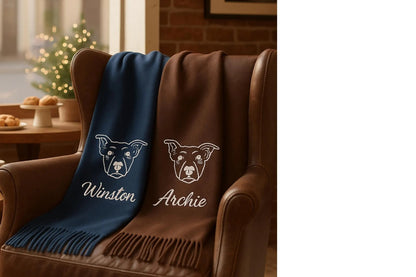 Lassen Sie Ihr Haustier besticken! Ein einzigartiger, personalisierter Schal ist das perfekte Geschenk.