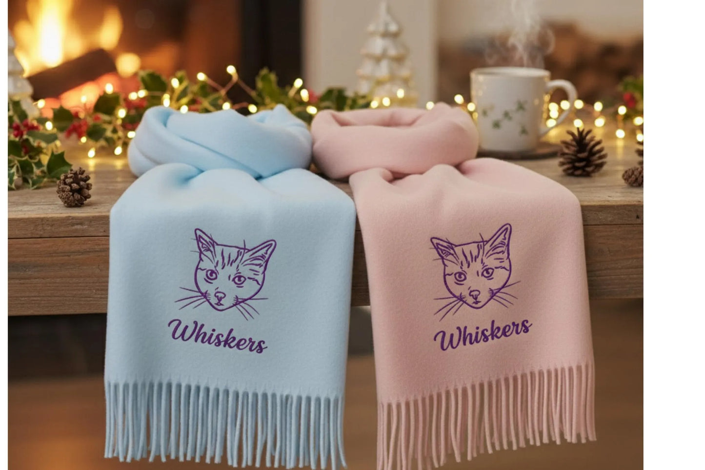 Lassen Sie Ihr Haustier besticken! Ein einzigartiger, personalisierter Schal ist das perfekte Geschenk.