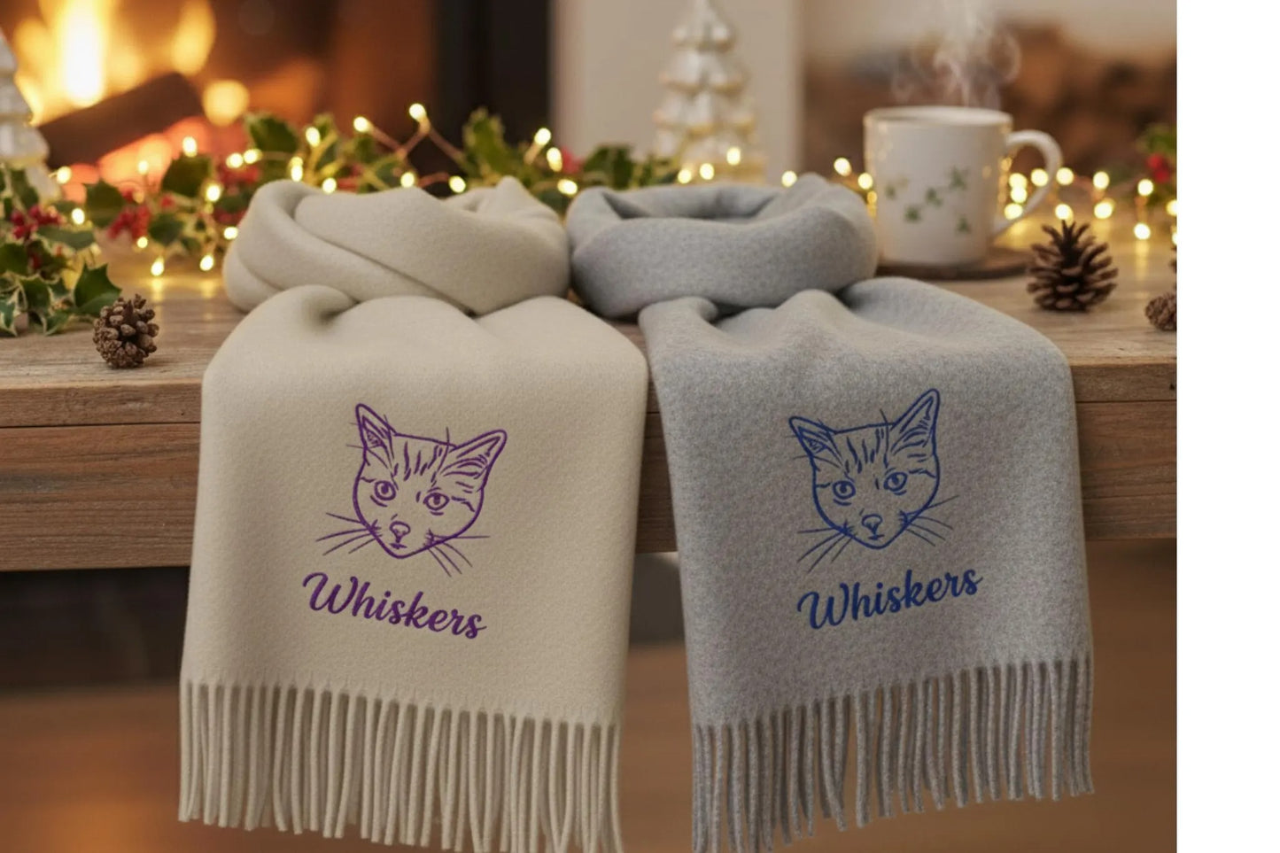 Lassen Sie Ihr Haustier besticken! Ein einzigartiger, personalisierter Schal ist das perfekte Geschenk.