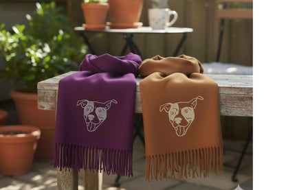 Personalisierter Wollschal mit Haustierporträt: Individuell bestickter Hund oder Katze
