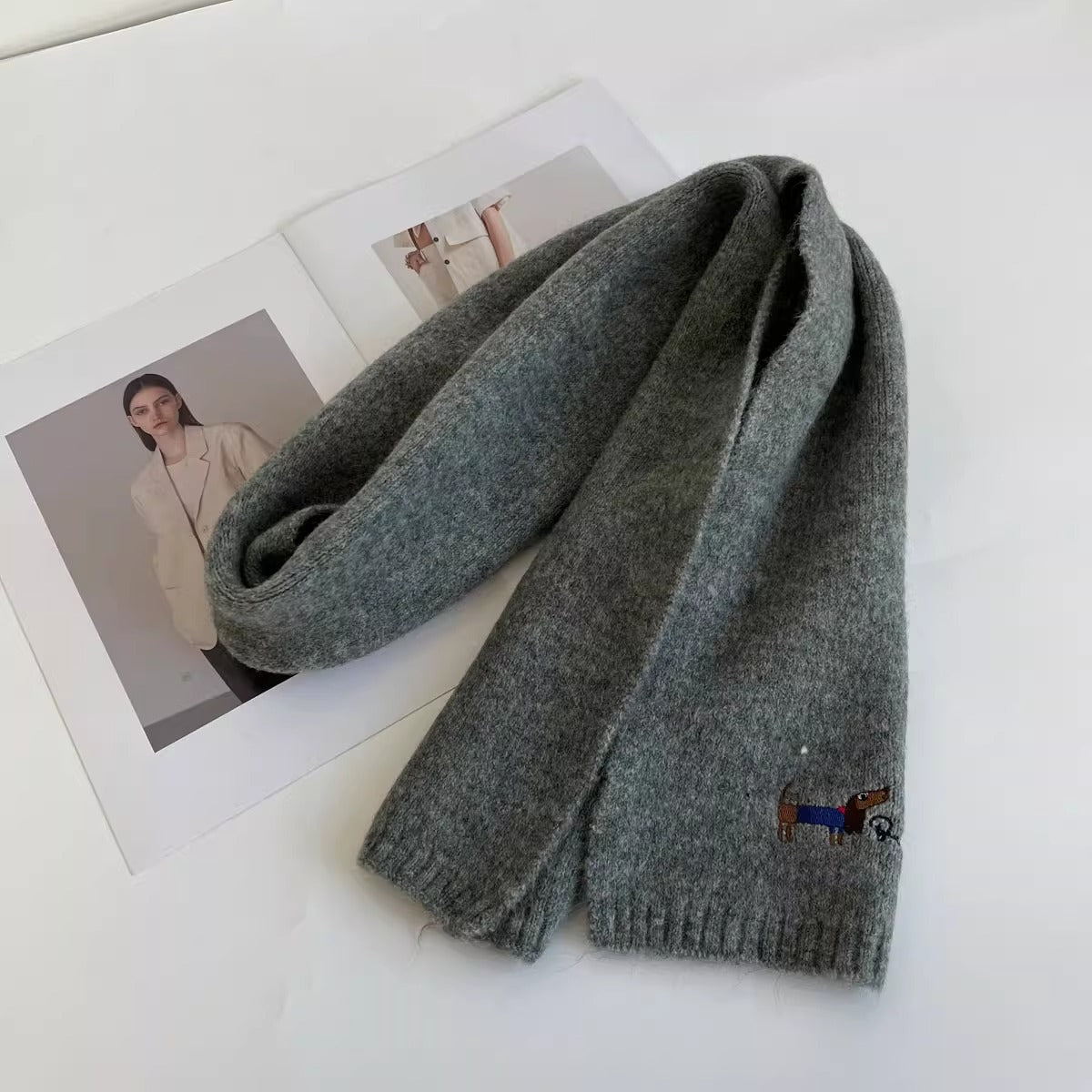 Bestickter Schal mit Haustierporträt, personalisierter Schal mit Haustiergesicht und -namen, Winterschal für Haustiere, Geschenk für Tierliebhaber, Erinnerung an das Haustier, Weihnachtsgeschenk