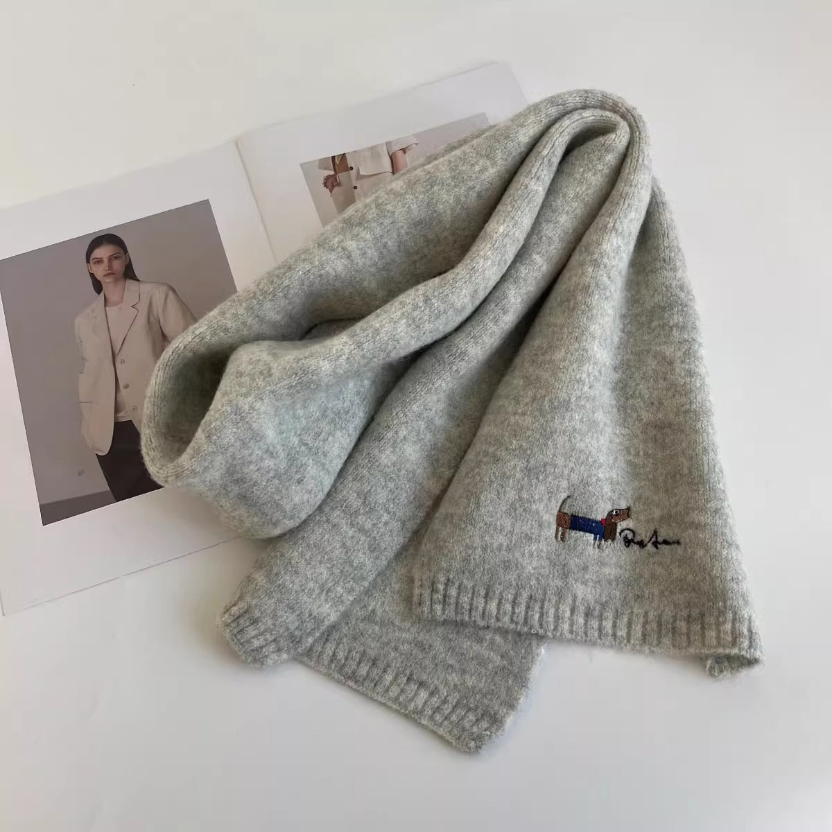 Bestickter Schal mit Haustierporträt, personalisierter Schal mit Haustiergesicht und -namen, Winterschal für Haustiere, Geschenk für Tierliebhaber, Erinnerung an das Haustier, Weihnachtsgeschenk