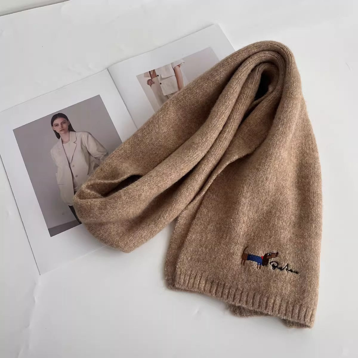 Bestickter Schal mit Haustierporträt, personalisierter Schal mit Haustiergesicht und -namen, Winterschal für Haustiere, Geschenk für Tierliebhaber, Erinnerung an das Haustier, Weihnachtsgeschenk