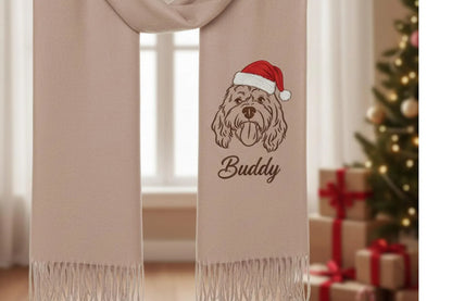 Haustierporträt auf Wollschal – Individuell bestickter Schal mit Namen und Motiv