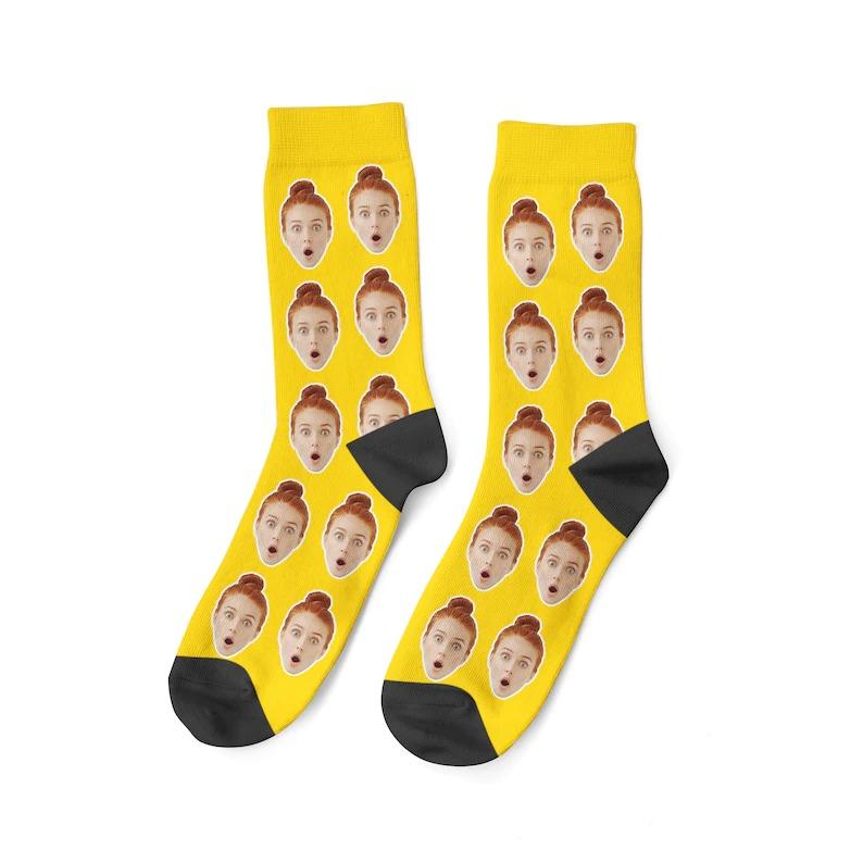 Benutzerdefinierte Gesichtssocken. Bringen Sie ein Foto auf den Socken an