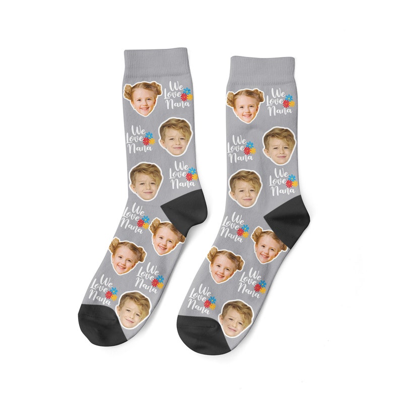 Personalisierte Gesichtssocken als Geschenk für Oma zum Muttertag